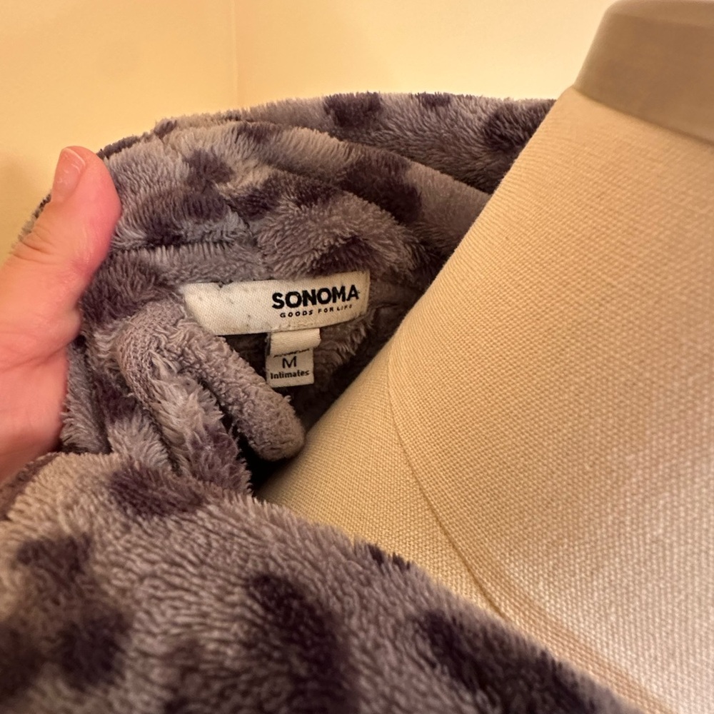 Sonoma Gray Leopard print Plush Robe - Picture 3 of 3